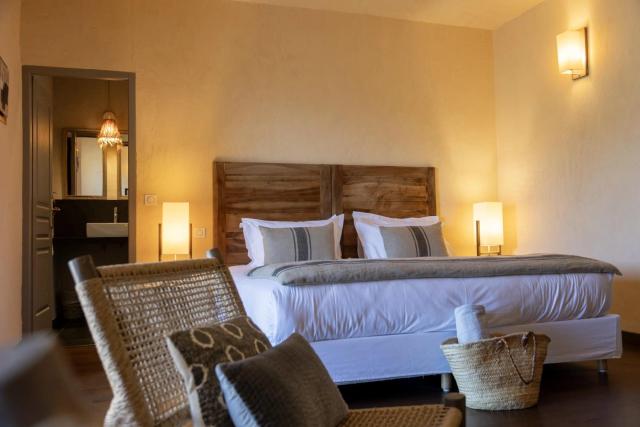 La literie confortable des chambres à louer dans l'hôtel Case Latine