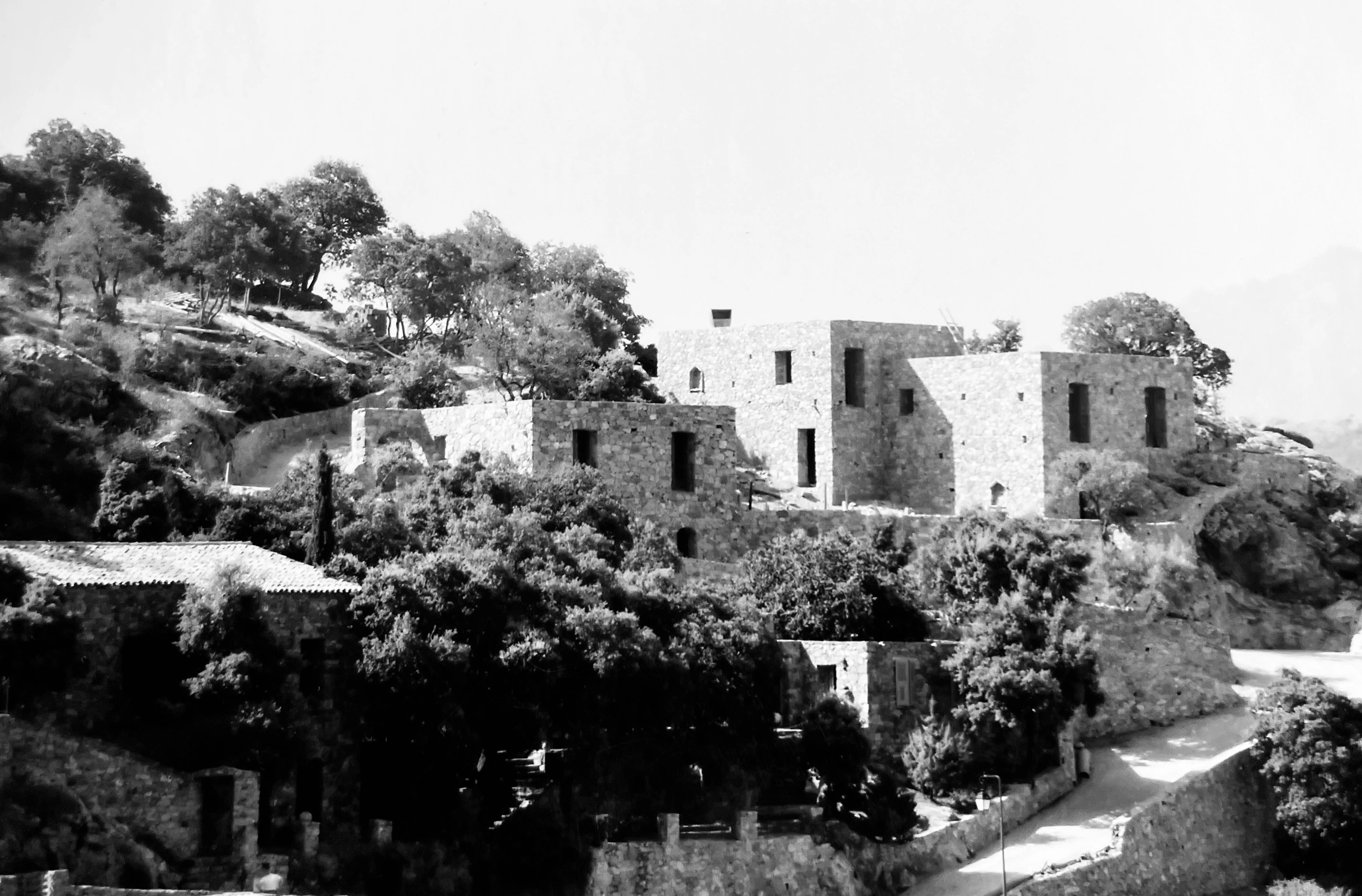 Photo de l'hôtel Case Latine lors de sa construction à Lama en Balagne